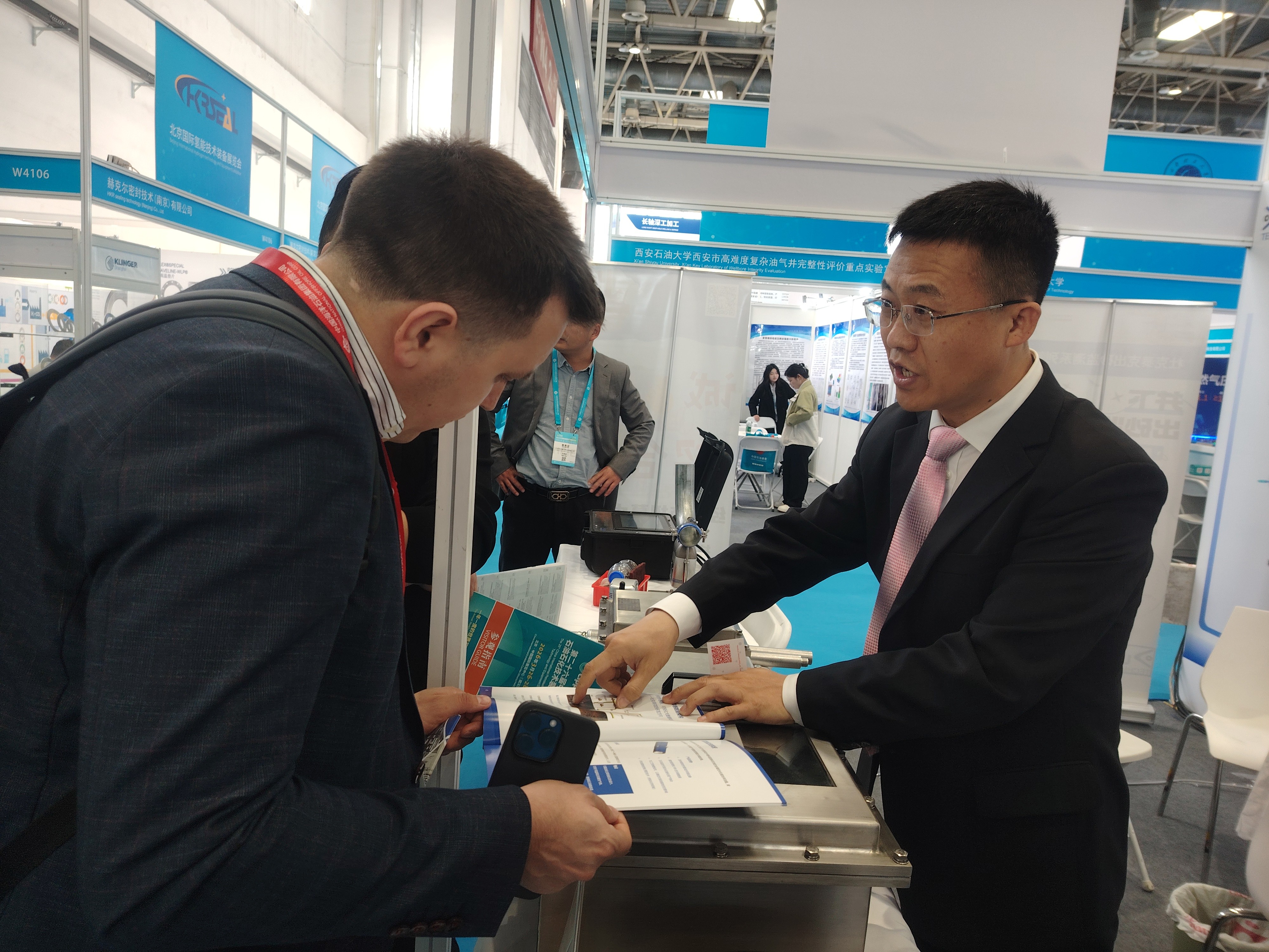 杜克泰克亮相国际石油石化装备展 多款监测产品备受瞩目